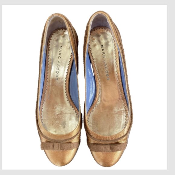 MARC JACOBS BRASS GOLD Metallic Pumps with bow Kitten Heel Shoes SZ 36 1/2 - Picture 3 of 6